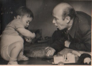Klaus und stolzer Papi1948 ~15kb